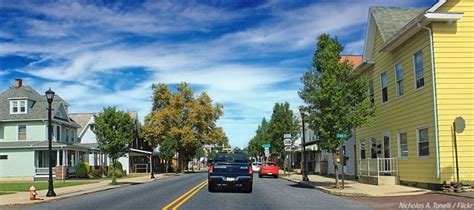 10 Tips for Moving to a Small Town: Pros and Cons of .